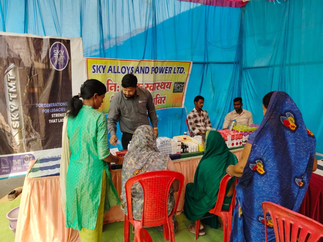 स्काई टीएमटी द्वारा चपले में निःशुल्क स्वास्थ्य शिविर एवं दवा वितरण कैंप का आयोजन