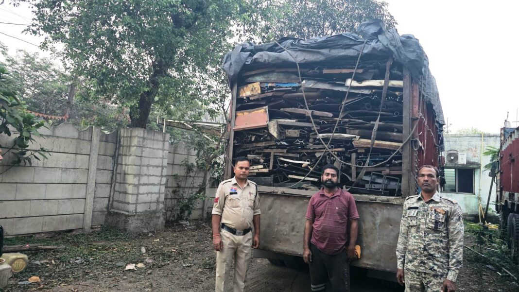 “ऑपरेशन प्रहार” के तहत अवैध कबाड़ परिवहन पर सप्ताह के भीतर बड़ी कार्रवाई, 3 वाहनों से 75 टन स्क्रैप जब्त