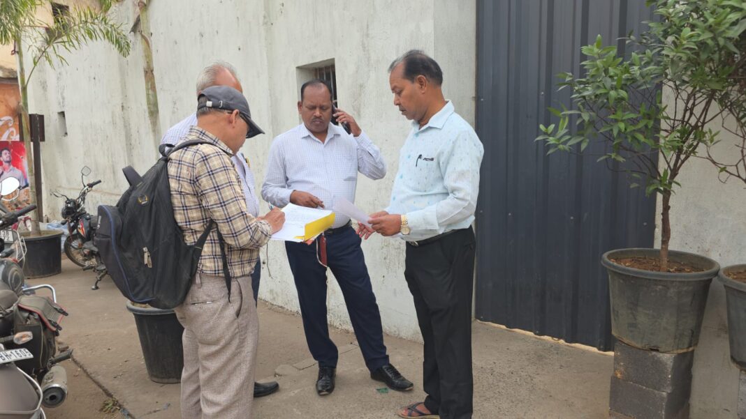 जूटमिल में कुर्की नोटिस चस्पा, पेट्रोल पंप सहित पांच संस्थान सील, टैक्स वसूली को लेकर बड़े बकायादारों पर निगम की बड़ी कार्रवाई