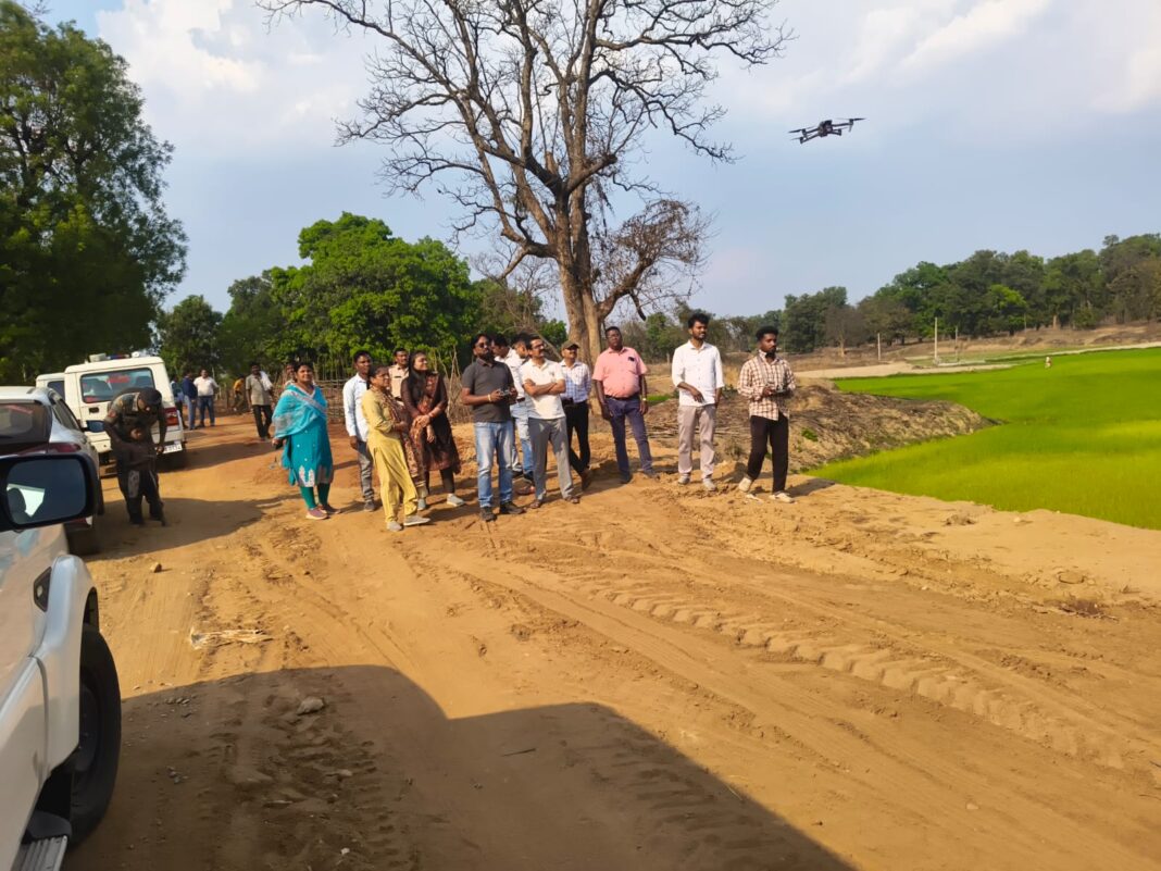 ड्रोन से अवैध मादक खेती पर कड़ी नजर, घरघोड़ा – तमनार में चला वृहद अभियान कलेक्टर के निर्देशन में संयुक्त टीम की कार्रवाई, गांव-गांव पहुंचकर किया सघन निरीक्षण