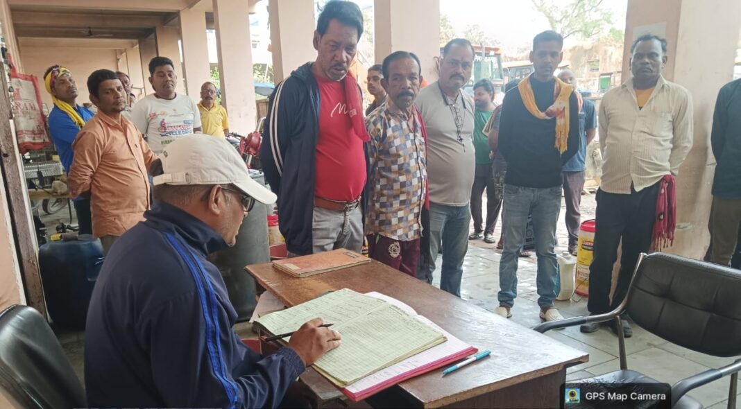 निरीक्षण में मिले कर्मचारी अनुपस्थित दो को किया गया सेवा से बर्खास्त… कमिश्नर श्री क्षत्रिय ने किया वाहन विभाग का औचक निरीक्षण