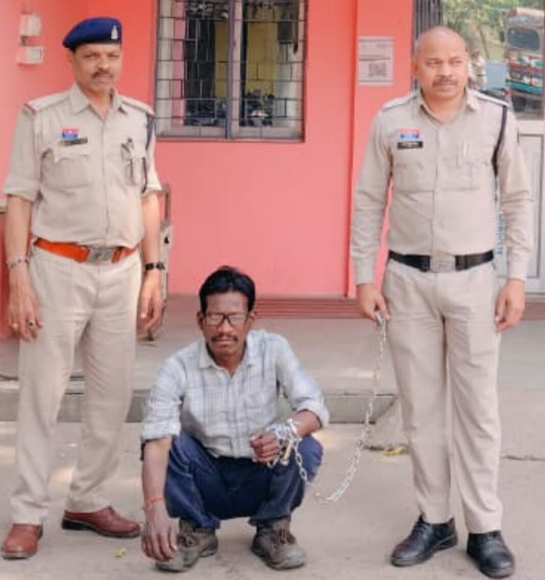 ग्राम कुजेंमुरा में आपसी विवाद बना हत्या का कारण — बांस के डंडे से की गई थी बेरहमी से मारपीट, आरोपी गिरफ्तार