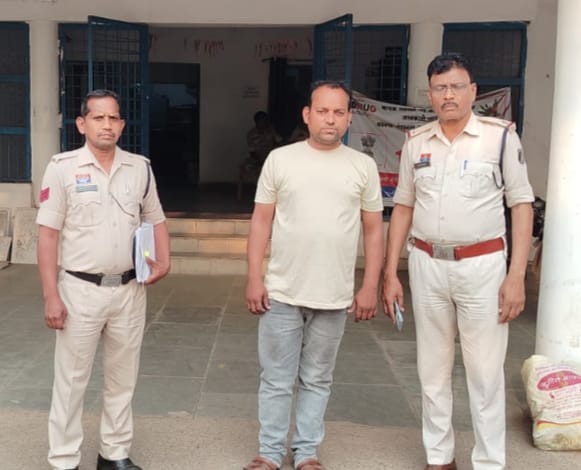 सरकारी नौकरी लगाने के नाम पर लाखों की ठगी — रायगढ़ पुलिस की बड़ी कार्रवाई, महाठग विवेक कुमार शर्मा दुर्ग से गिरफ्तार