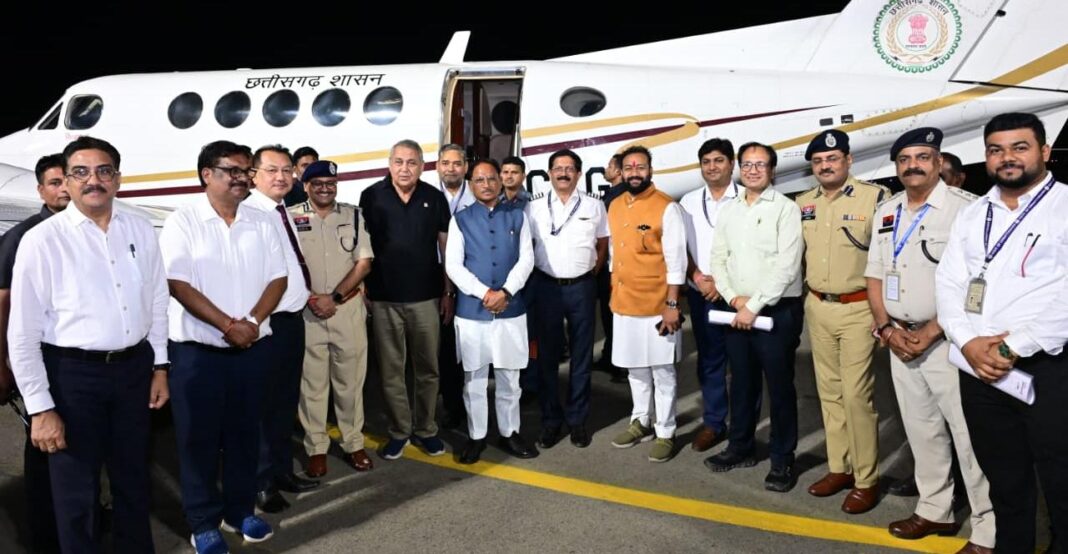बिलासा देवी केवट एयरपोर्ट बिलासपुर से रात्रि उड़ान सेवा का शुभारंभ: मुख्यमंत्री श्री विष्णुदेव साय ने भरी पहली नाइट फ्लाइट