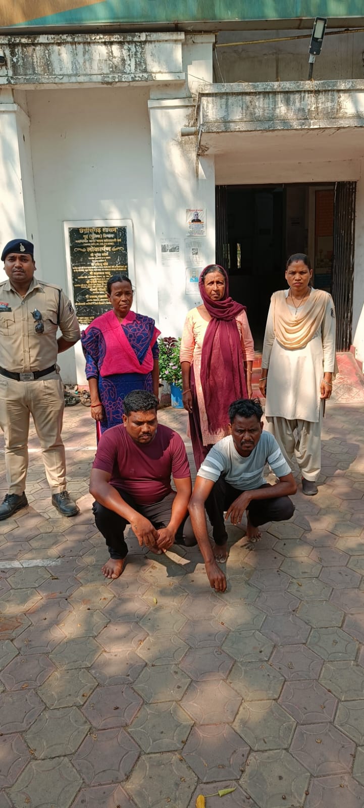 “ऑपरेशन अंकुश” के तहत जुआ-सट्टा पर ताबड़तोड़ कार्रवाई — 5 आरोपी गिरफ्तार, 4 मोबाइल और नगदी 19 हजार जब्त