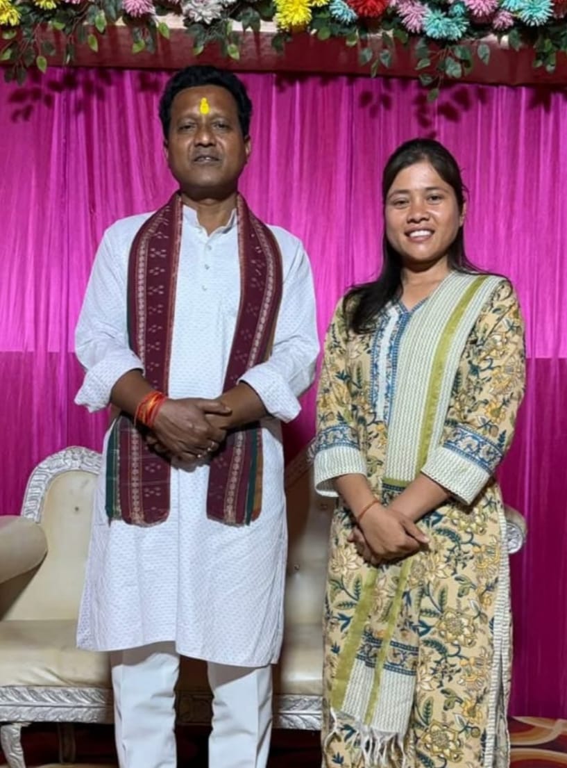 घरघोड़ा की बेटी दिव्या पैंकरा बनी सब इंस्पेक्टर, सांसद राधेश्याम ने दी बधाई