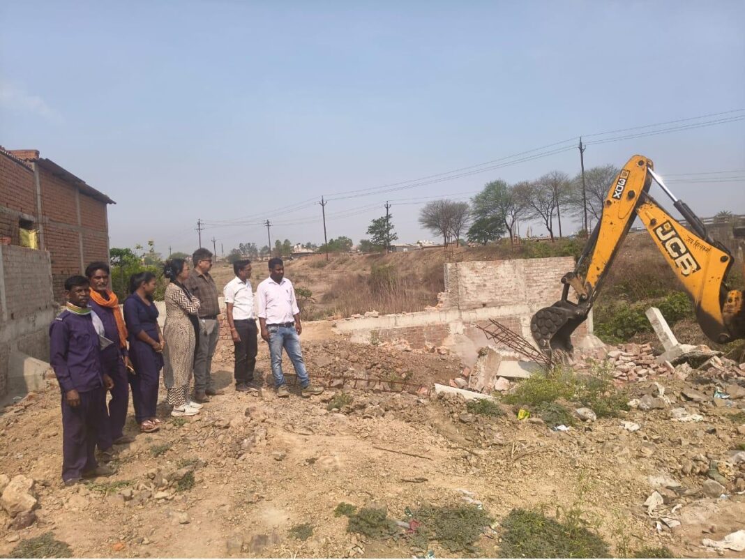 बोंदाटिकरा में शासकीय भूमि एवं नाले पर किए गए अतिक्रमण को प्रशासन ने हटाया, 27,705 वर्गफीट शासकीय भूमि अतिक्रमण मुक्त