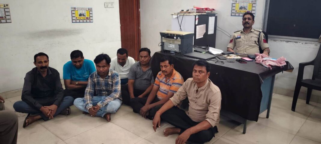 चूना भट्ठी कोतरारोड़ में जुआ फड़ पर रेड — 8 जुआरी गिरफ्तार, नगदी, 8 मोबाइल और 5 बाइक जब्त.. अलग-अलग कार्रवाई में 9 आरोपी पकड़े गए