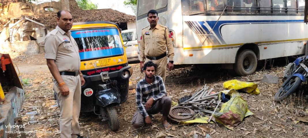 छाल पुलिस ने घेराबंदी कर ऑटो में ले जा रहे अवैध कबाड़ सहित आरोपी गिरफ्तार — दूसरी कार्रवाई में डंप किया गया स्क्रैप जब्त