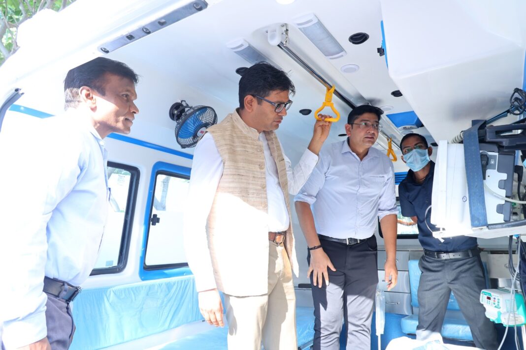 वित्त मंत्री श्री चौधरी ने एएलएस एम्बुलेंस को दिखाई हरी झंडी…गंभीर मरीजों के लिए बनेगी लाइफलाइन, आधुनिक उपकरणों से लैस एम्बुलेंस