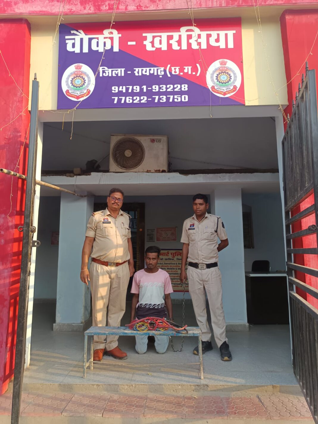 केबल तार व लोहे का एंगल चोरी का आरोपी गिरफ्तार, चौकी खरसिया पुलिस की कार्रवाई