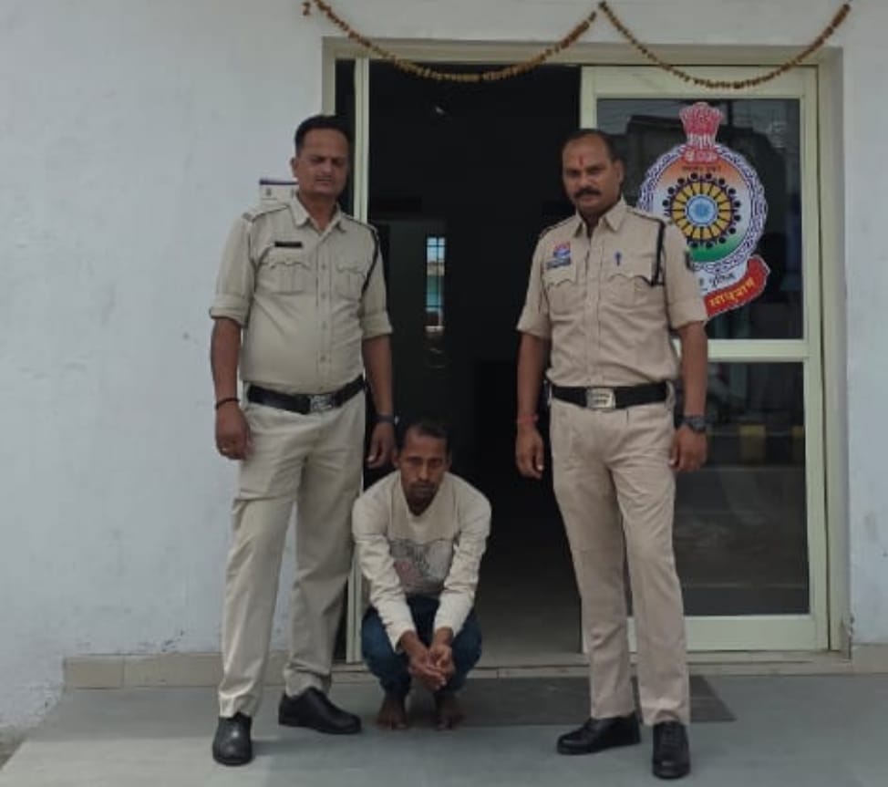 “ऑपरेशन अंकुश” के तहत जूटमिल पुलिस की कार्रवाई, जेल कॉम्पलेक्स के सामने सट्टा लिखते बबलू निषाद गिरफ्तार