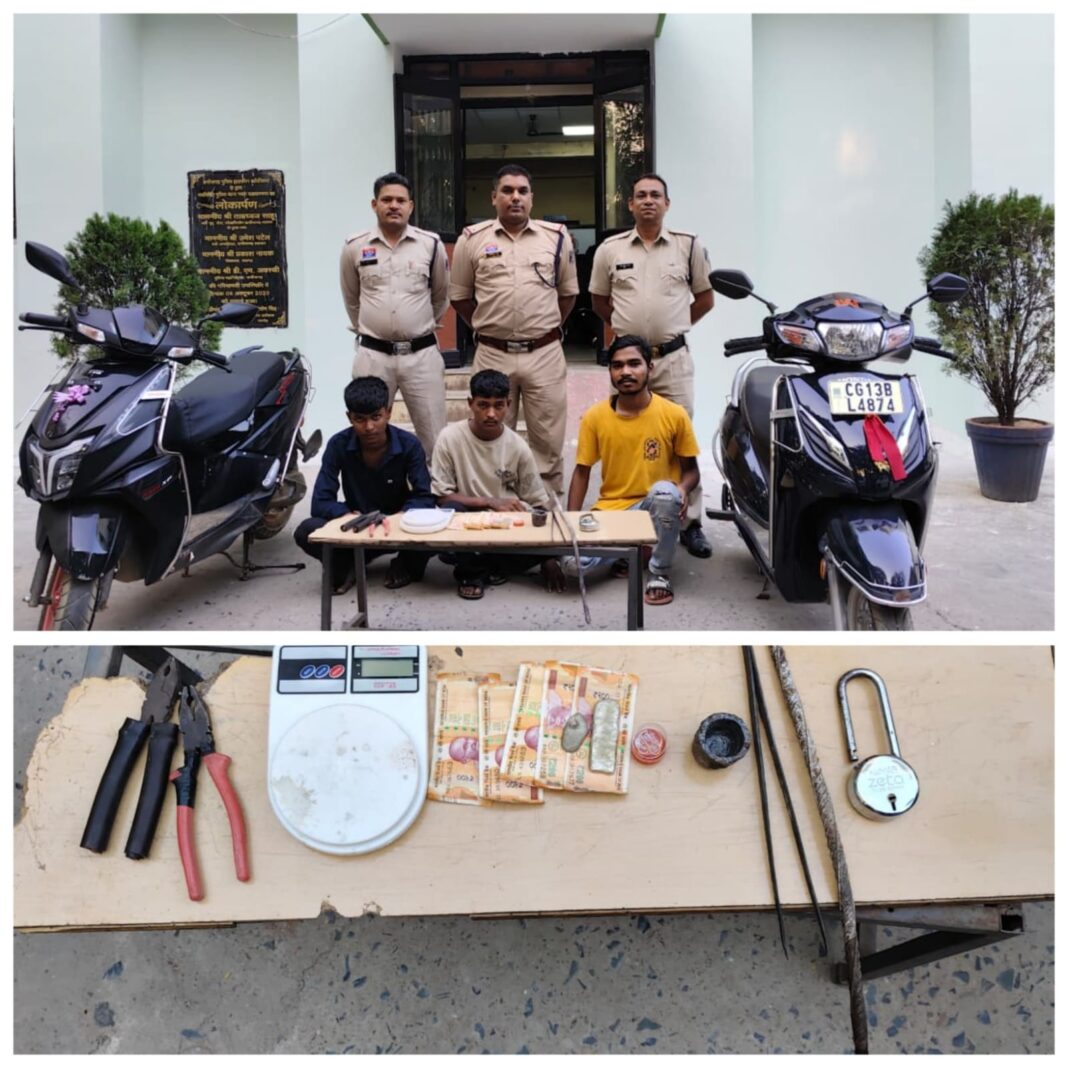 सूने मकान में लाखों के सोने-चांदी के जेवरात चोरी करने वाले गिरोह का खुलासा, चक्रधरनगर पुलिस ने तीन आरोपियों को किया गिरफ्तार