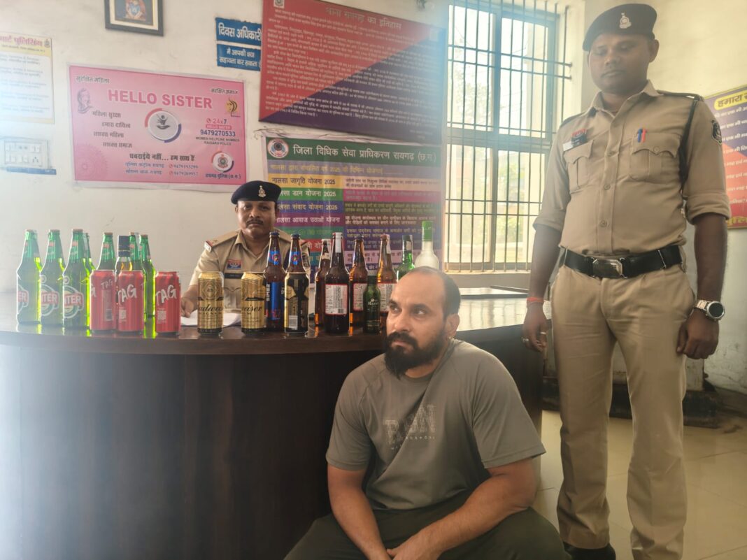 “ऑपरेशन आघात” के तहत जानकी होटल में थाना साइबर और कोतवाली पुलिस की शराब रेड कार्रवाई, होटल मैनेजर गिरफ्तार