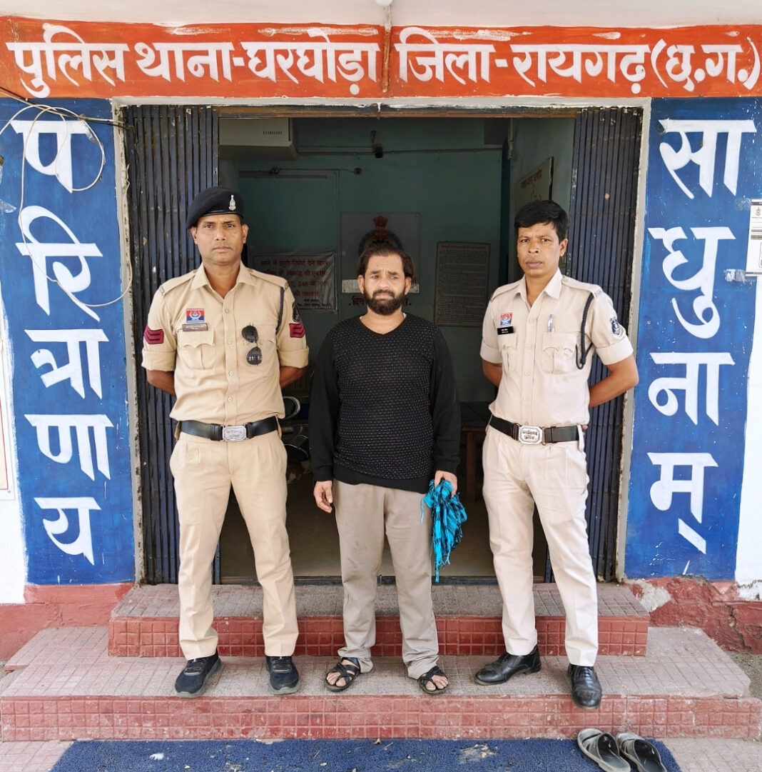 रायगढ़ पुलिस की निगरानी बदमाशों पर सख्त नजर, घरघोड़ा पुलिस ने निगरानी बदमाश मोहसीम खान उर्फ भुरू पठान को लूटपाट के मामले में दबोचा